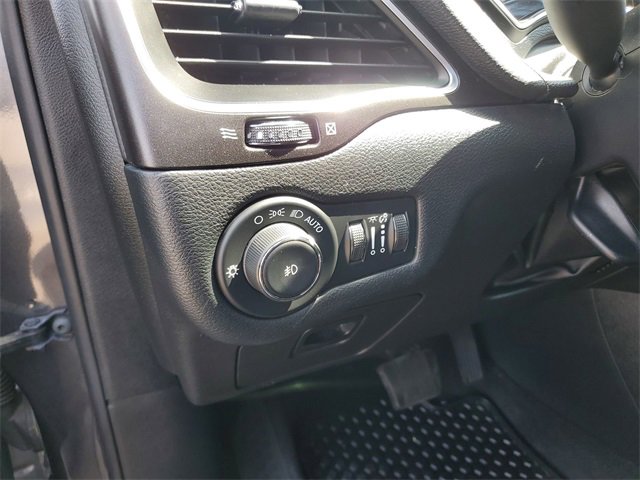 Used 2020 Jeep Cherokee Trailhawk w/ Cold Weather Group image 17