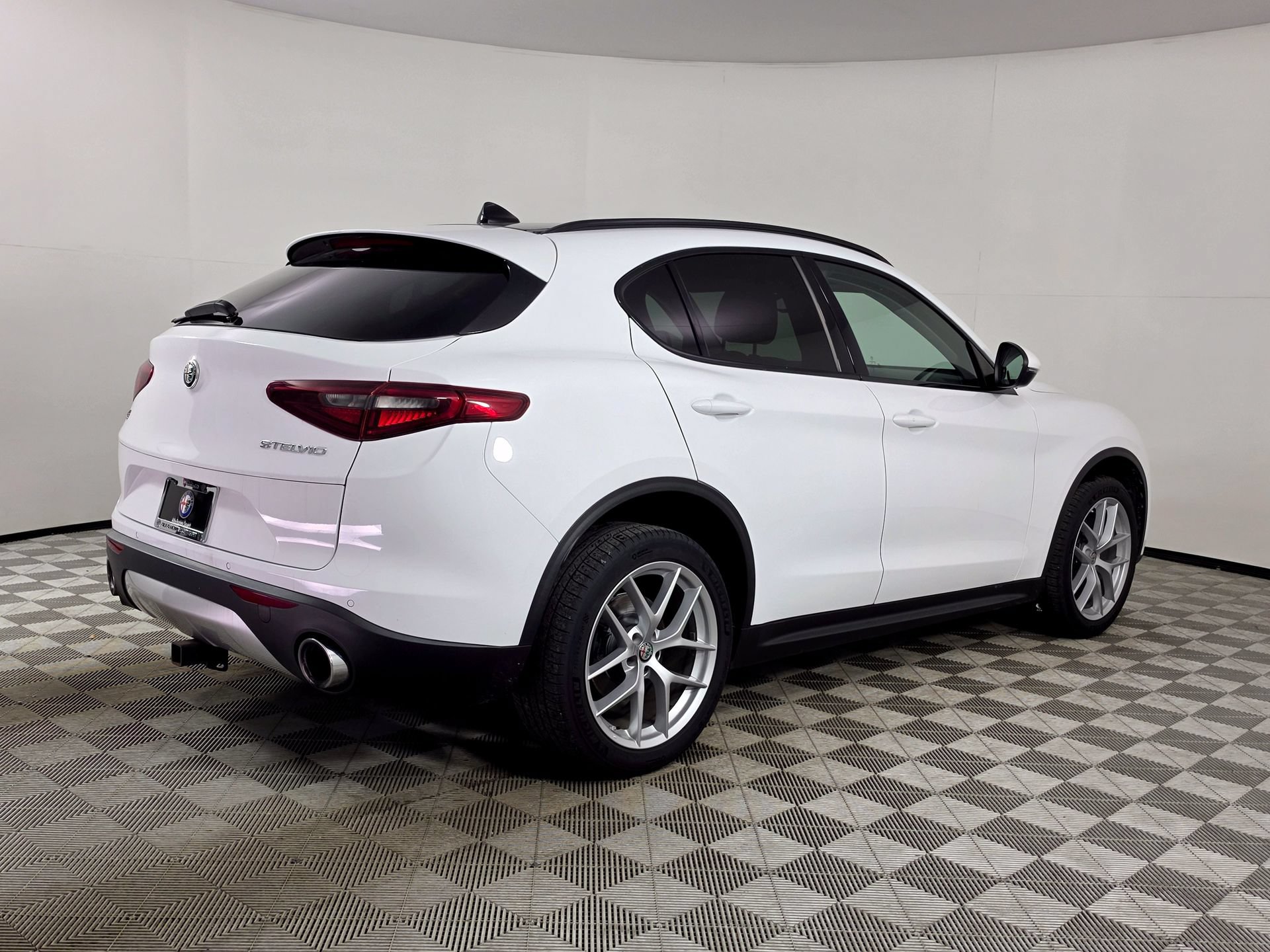 Used 2019 Alfa Romeo Stelvio Sport w/ Quick Order Package 22J Sport AWD/4WD image 7
