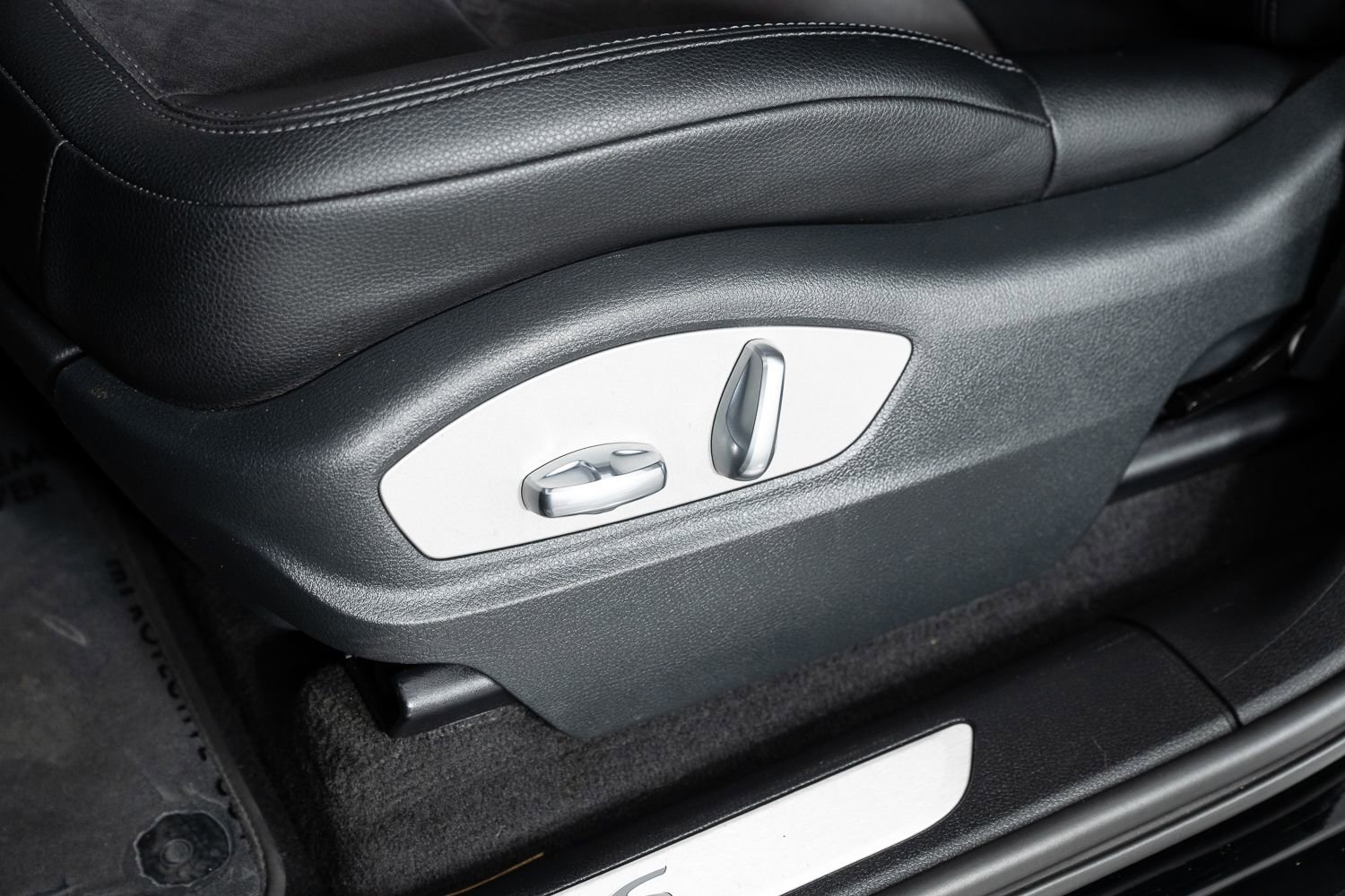 Used 2016 Porsche Macan S image 16