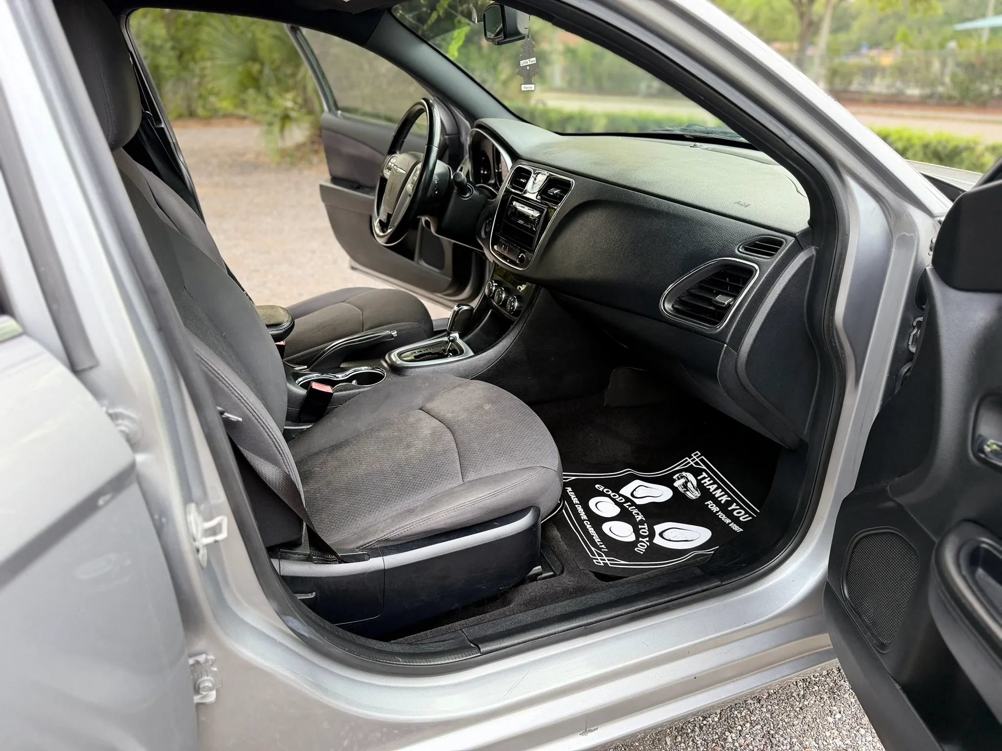 Used 2013 Chrysler 200 Touring FWD image 5