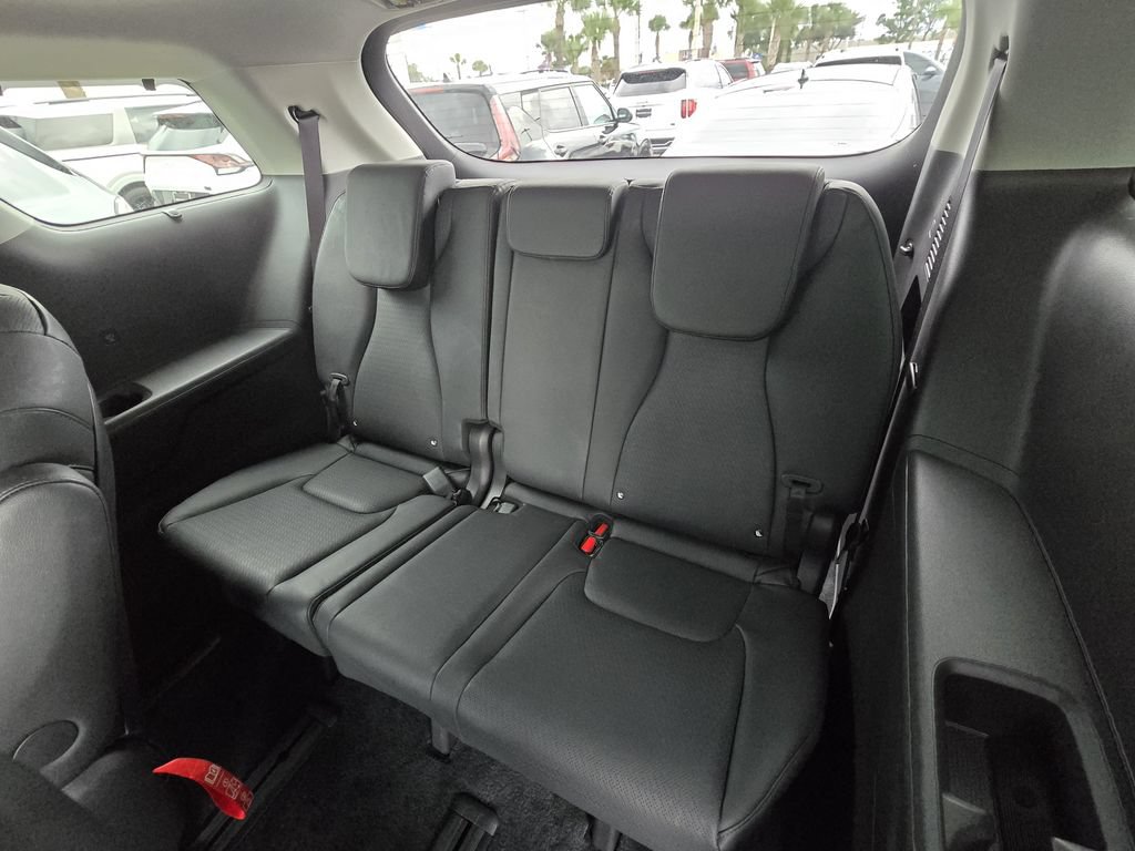 Certified 2025 Kia Carnival SX Prestige FWD image 13