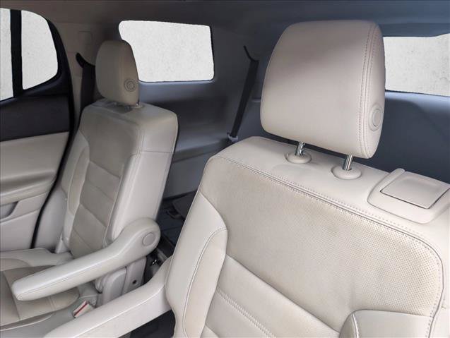 Used 2017 GMC Acadia Denali w/ Technology Package FWD image 18