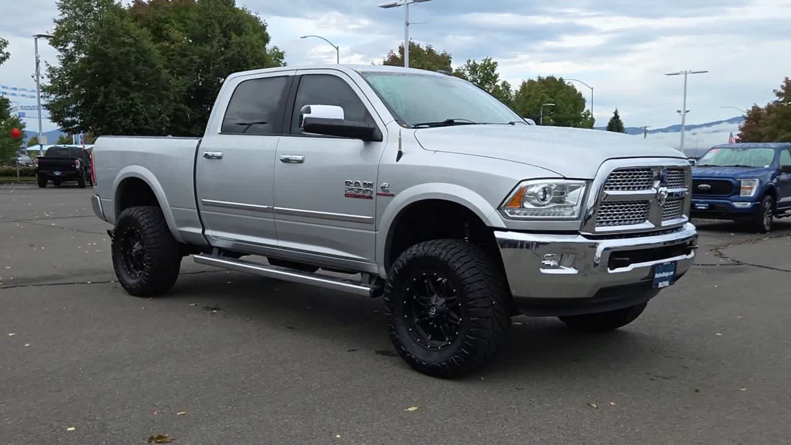 Used 2014 RAM 2500 Laramie w/ Convenience Group AWD/4WD image 2