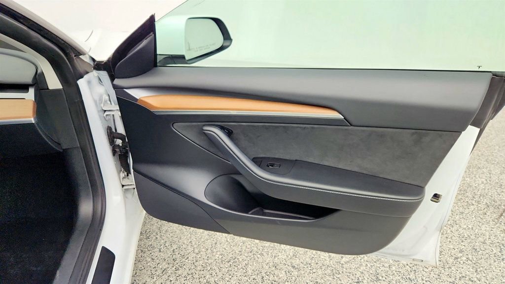 Used 2023 Tesla Model 3 Standard Range image 29