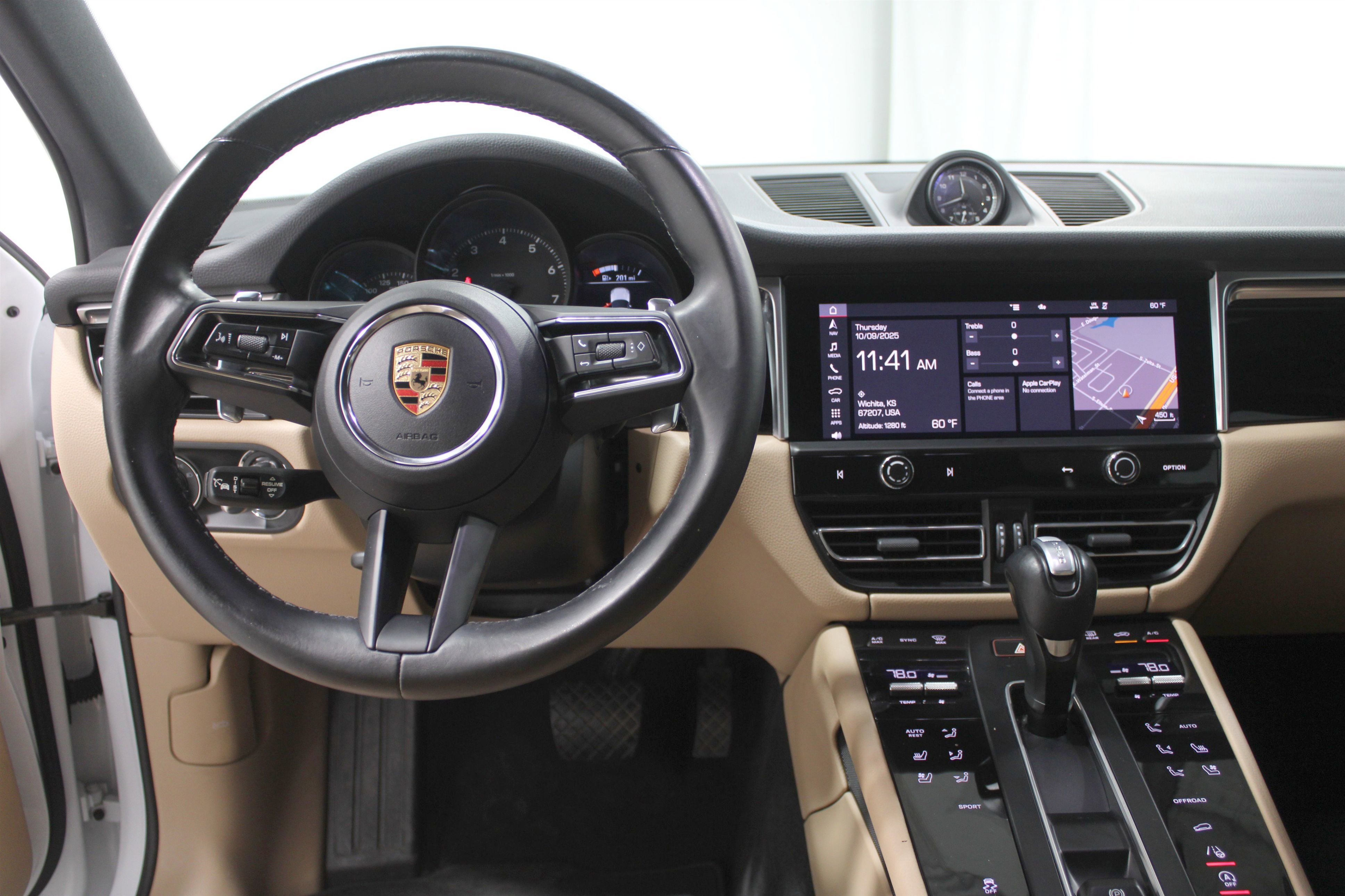 Used 2024 Porsche Macan Turbo image 2