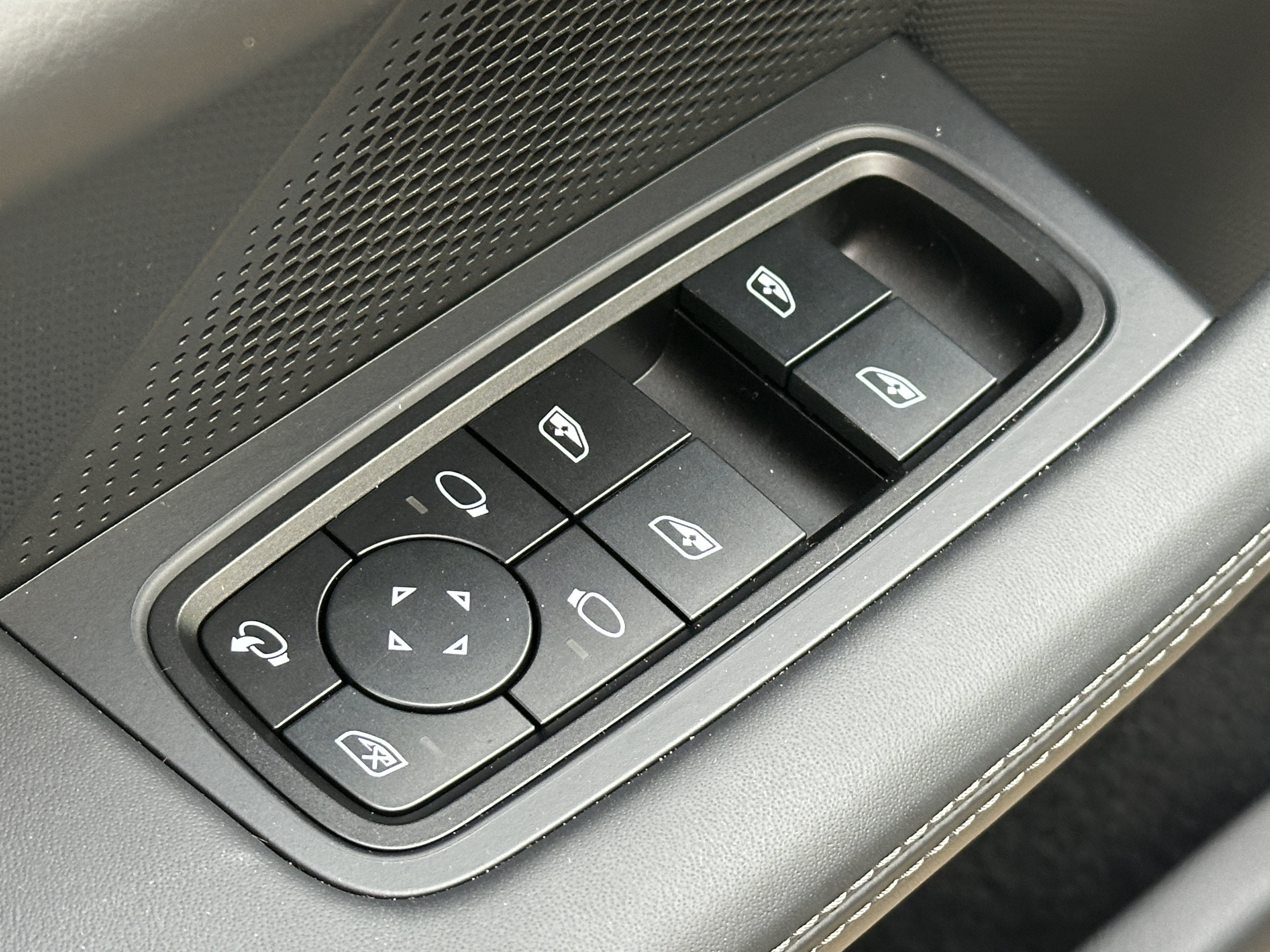 New 2026 Porsche Taycan 4S AWD/4WD image 31