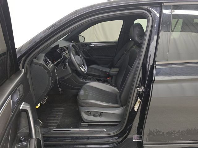 Used 2024 Volkswagen Tiguan SE R-Line image 6