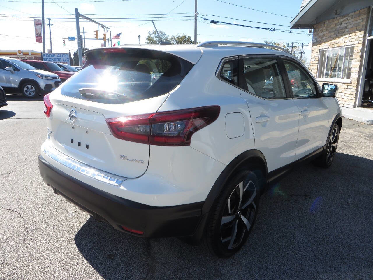 Used 2022 Nissan Rogue Sport SL w/ Premium Package image 3