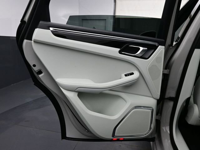 New 2026 Porsche Macan GTS AWD/4WD image 13