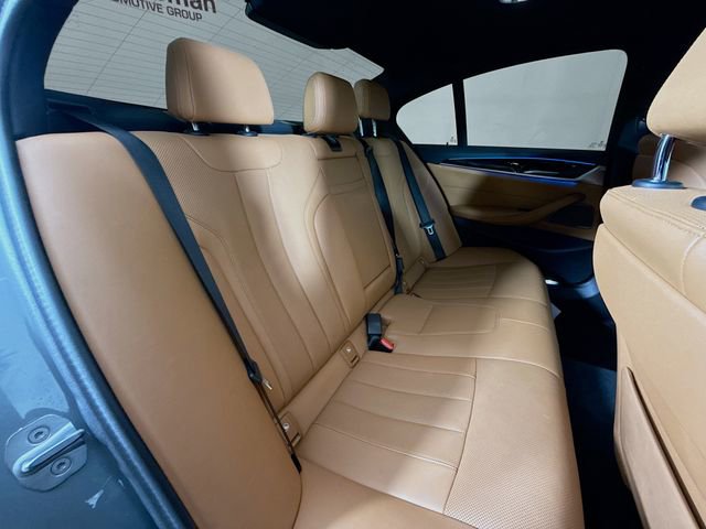 Used 2023 BMW 530e xDrive w/ Premium Package image 28