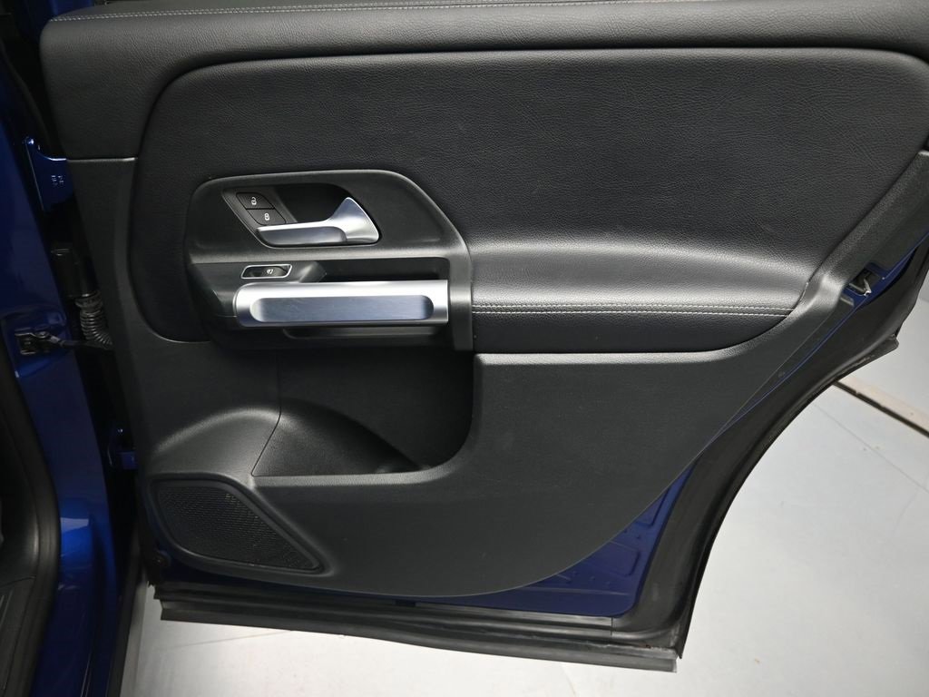 Used 2021 Mercedes-Benz GLB 250 w/ Premium Package image 30