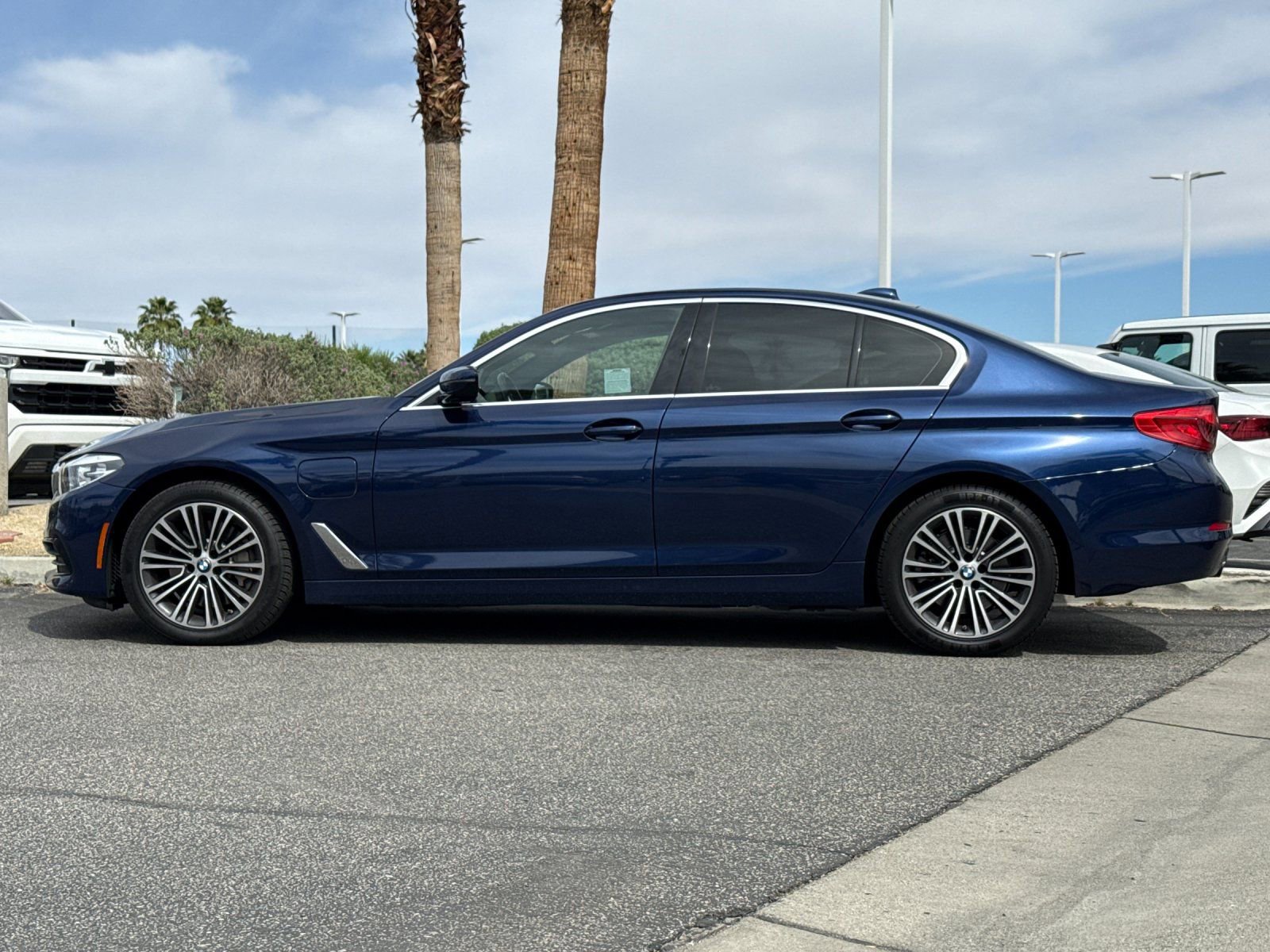 Used 2020 BMW 530e w/ Premium Package image 6