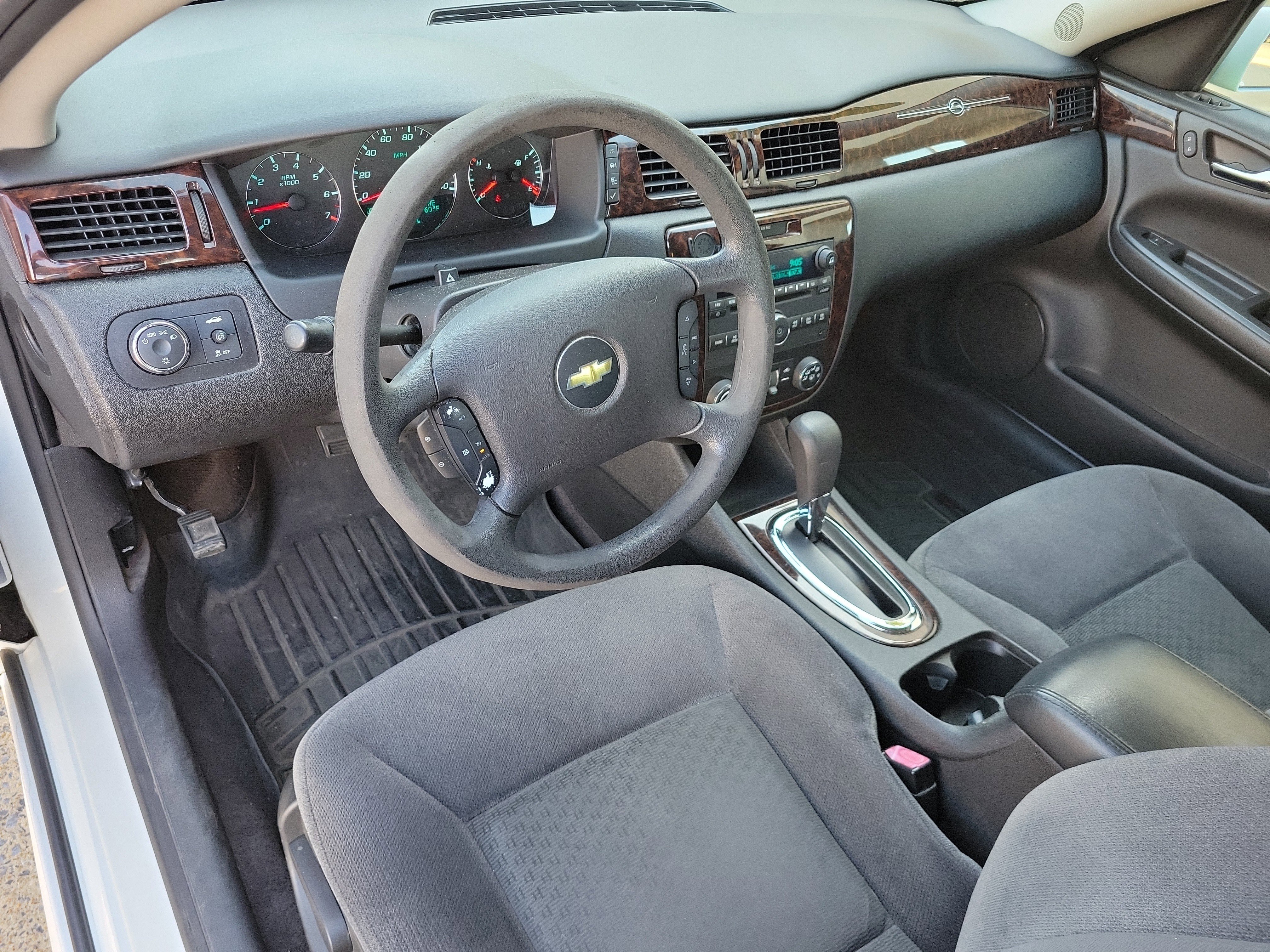 Used 2015 Chevrolet Impala LT w/ LT Sunroof Package FWD image 8