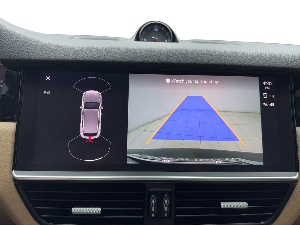 Used 2023 Porsche Cayenne Platinum Edition image 34