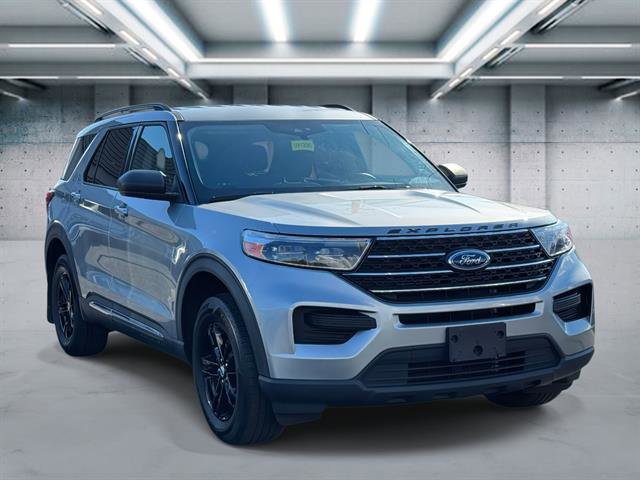 Used 2022 Ford Explorer XLT image 2
