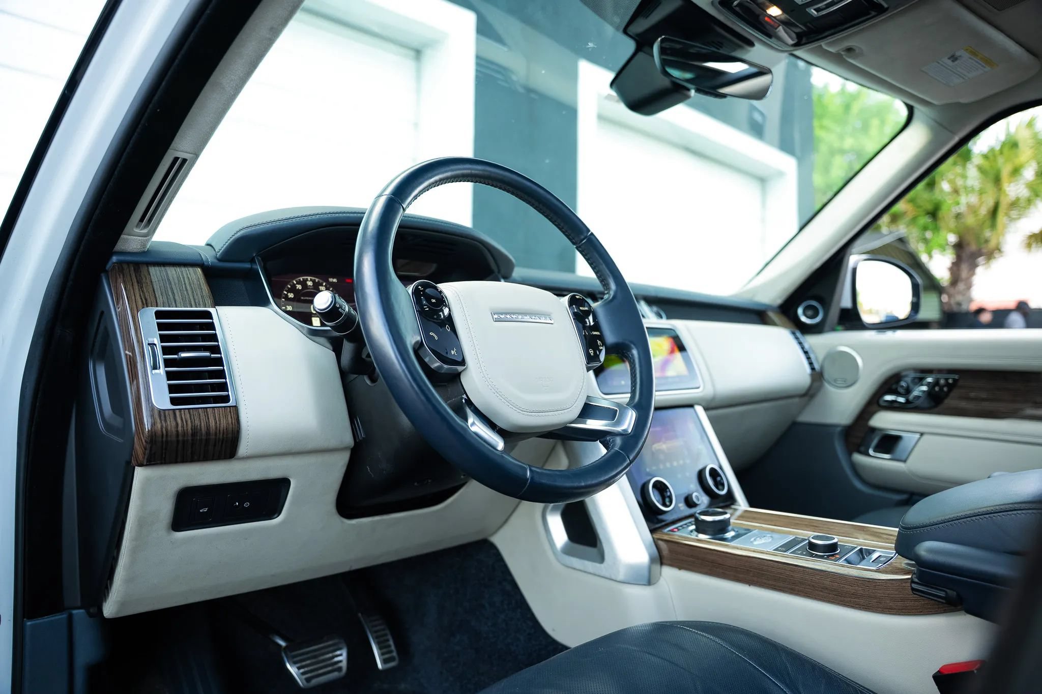 Used 2018 Land Rover Range Rover Autobiography AWD/4WD image 35