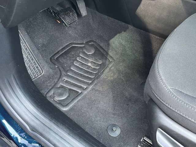 Used 2024 Jeep Compass Sport image 13