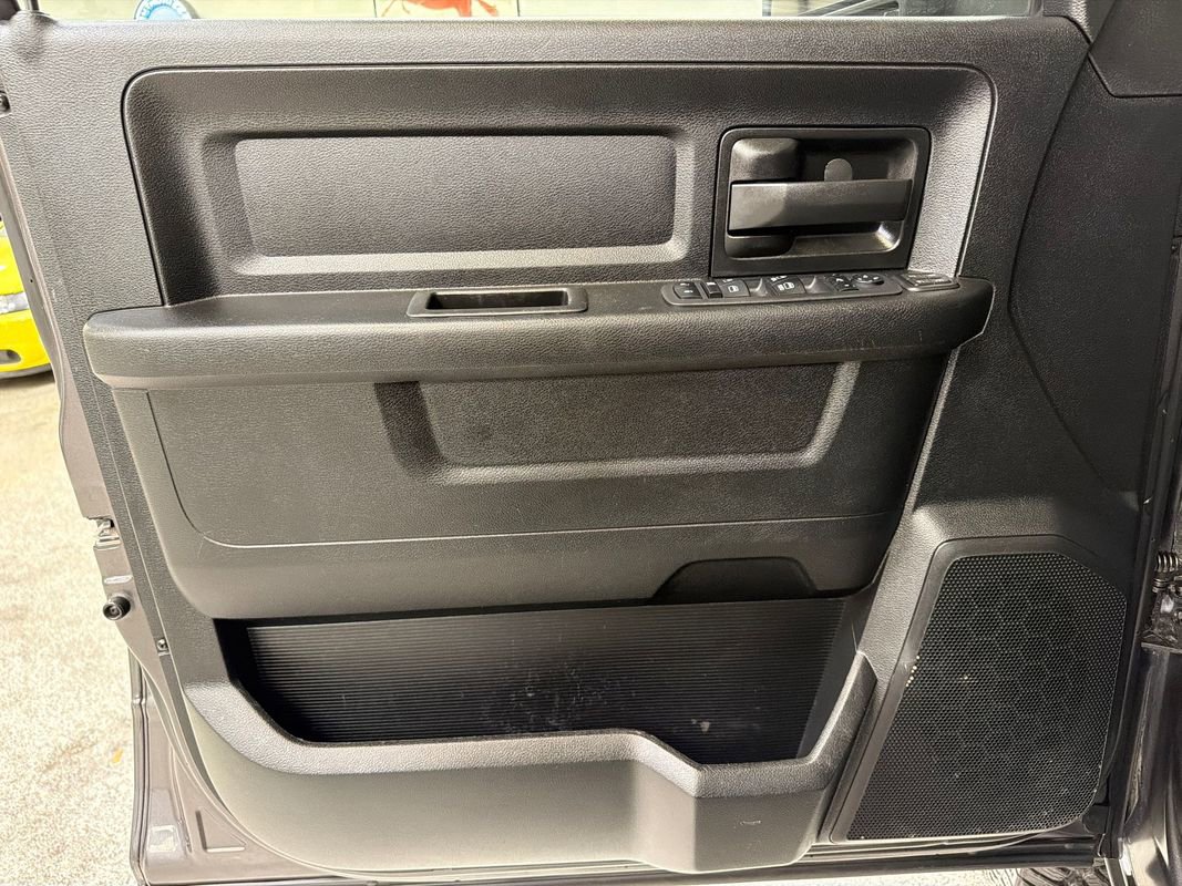 Used 2024 RAM 2500 Tradesman w/ Chrome Appearance Group AWD/4WD image 16