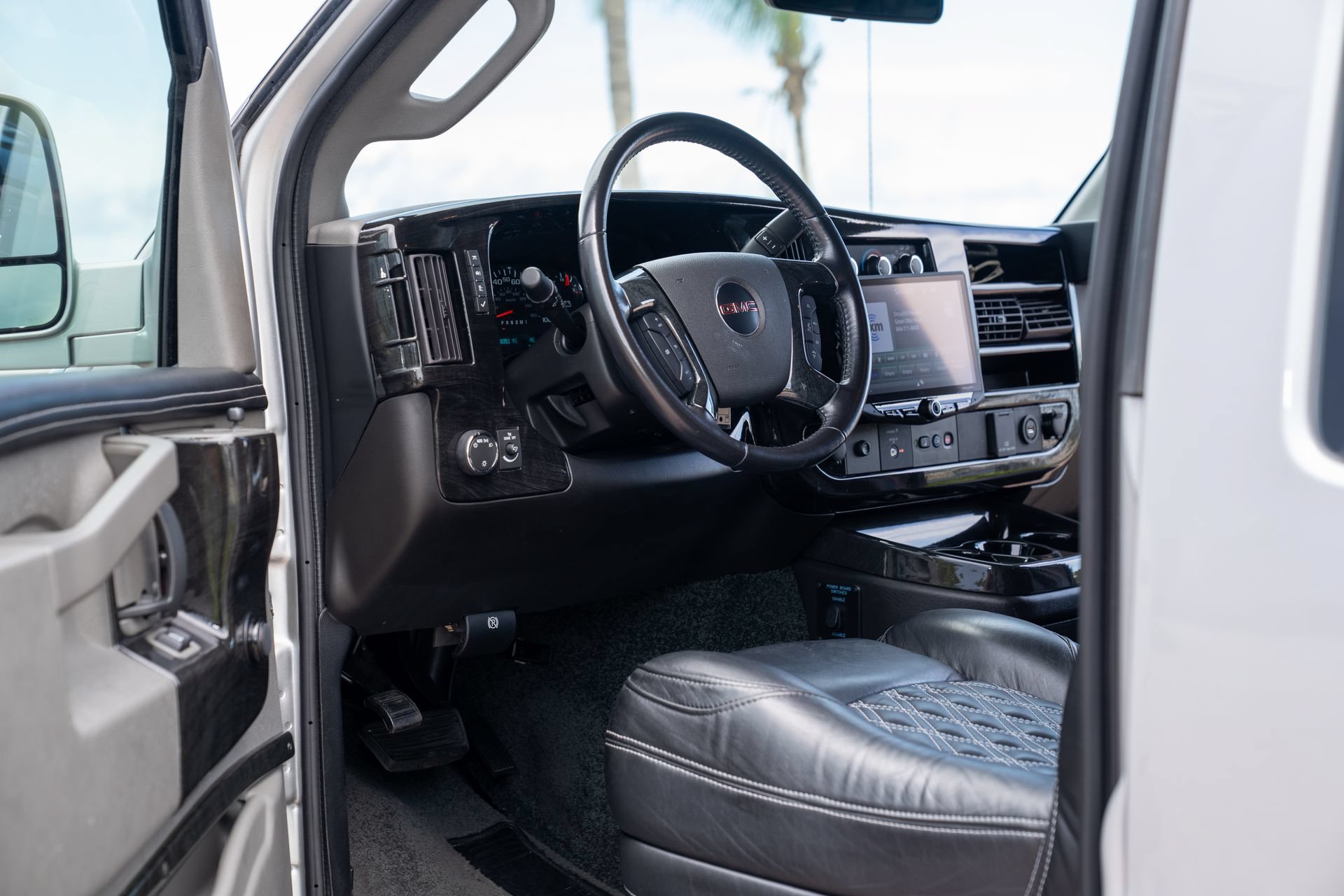 Used 2022 GMC Savana 2500 Extended RWD image 33