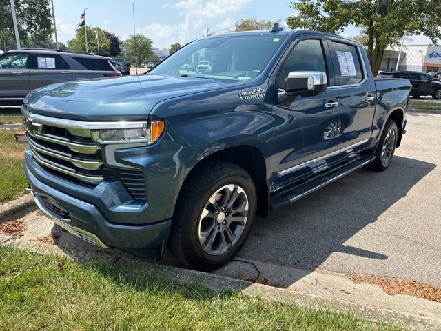 Used 2024 Chevrolet Silverado 1500 High Country w/ Z71 Off-Road Package AWD/4WD image 2