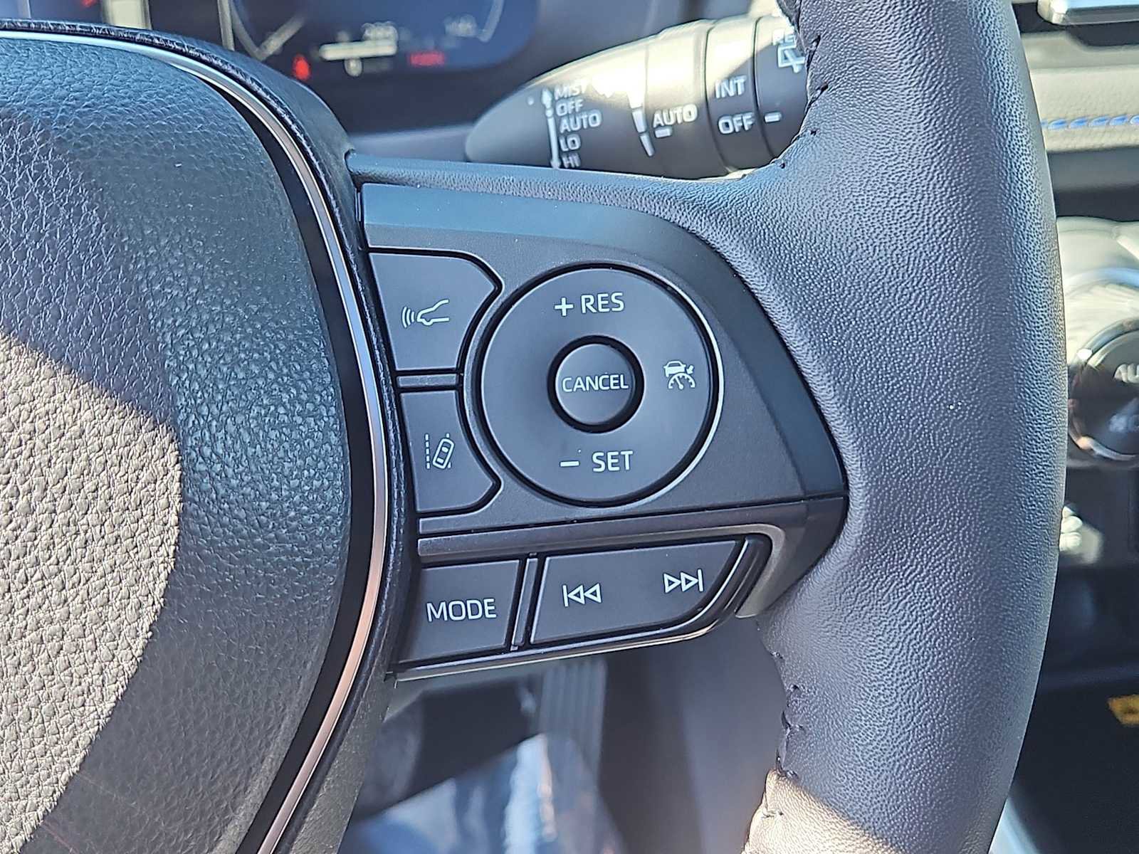 Used 2025 Toyota RAV4 XSE w/ Advanced Technology Package image 28