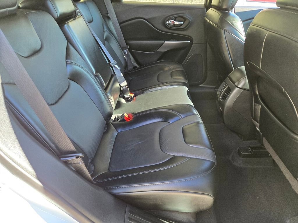 Used 2022 Jeep Cherokee Latitude Lux w/ Sun & Sound Group image 19