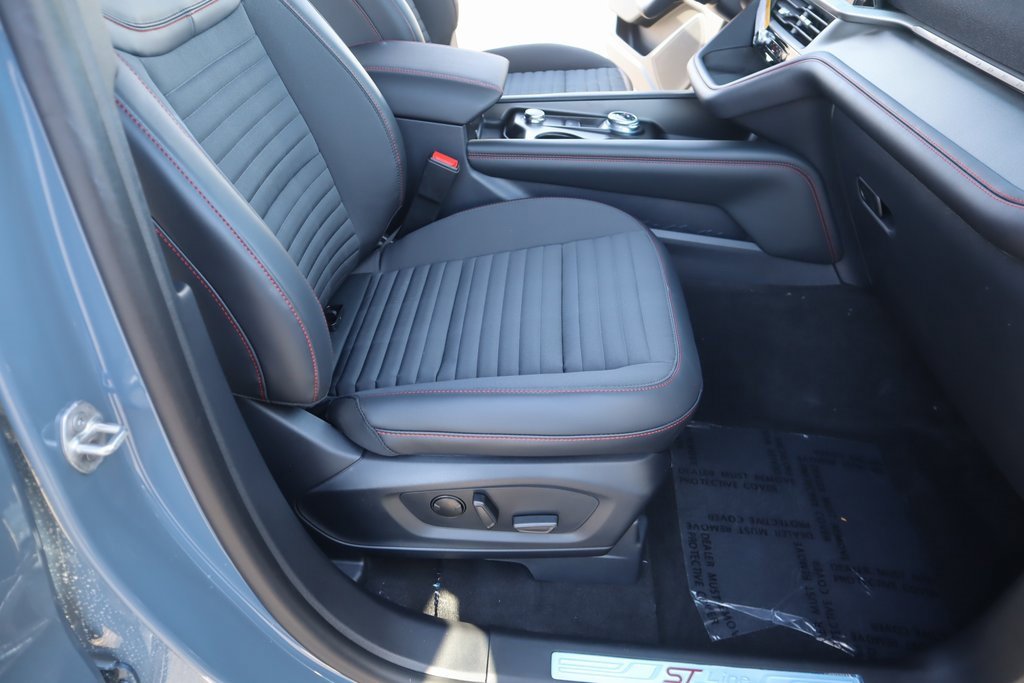 New 2026 Ford Explorer ST-Line w/ ST-Line Street Pack image 15