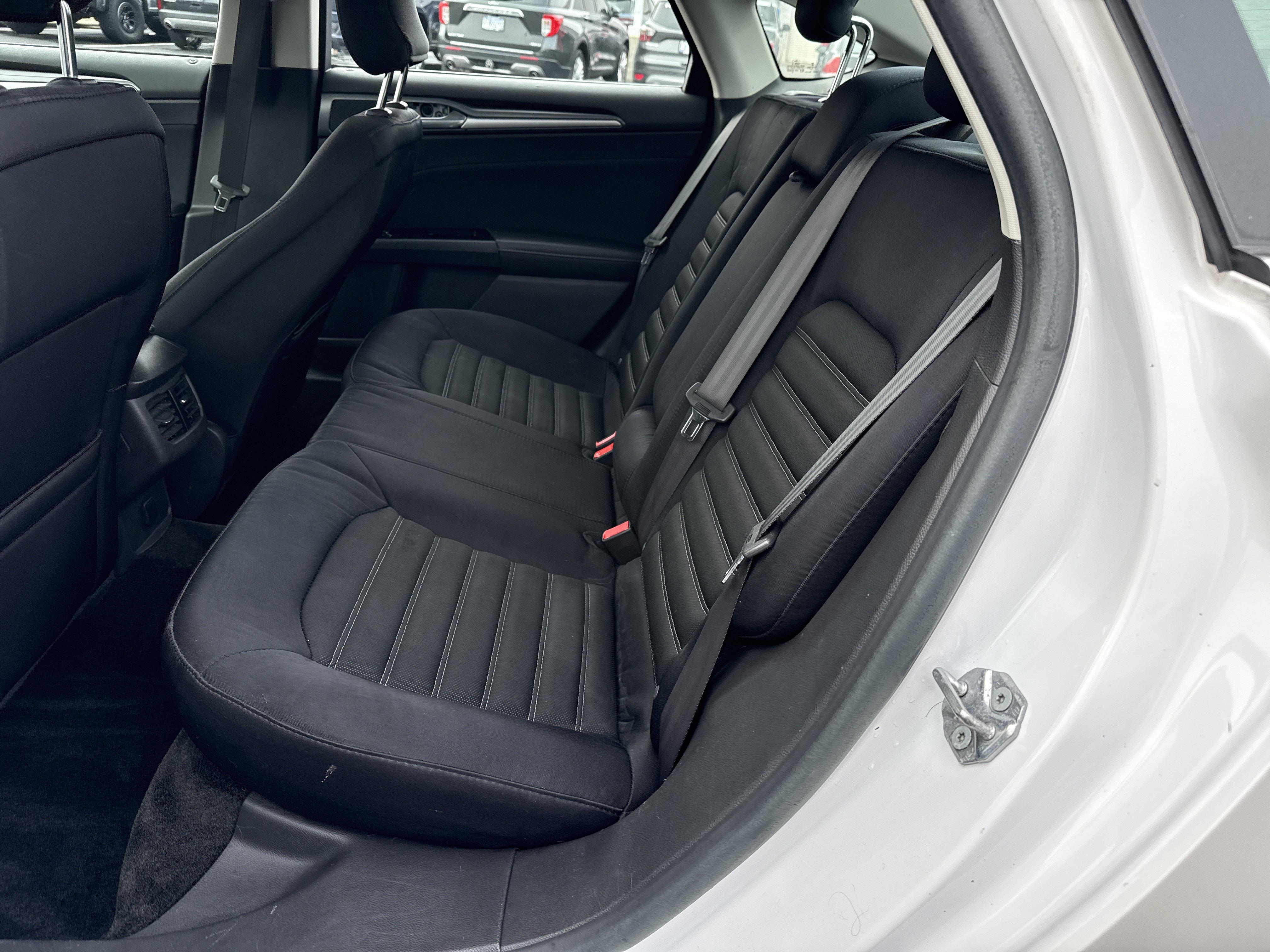 Used 2015 Ford Fusion SE image 12