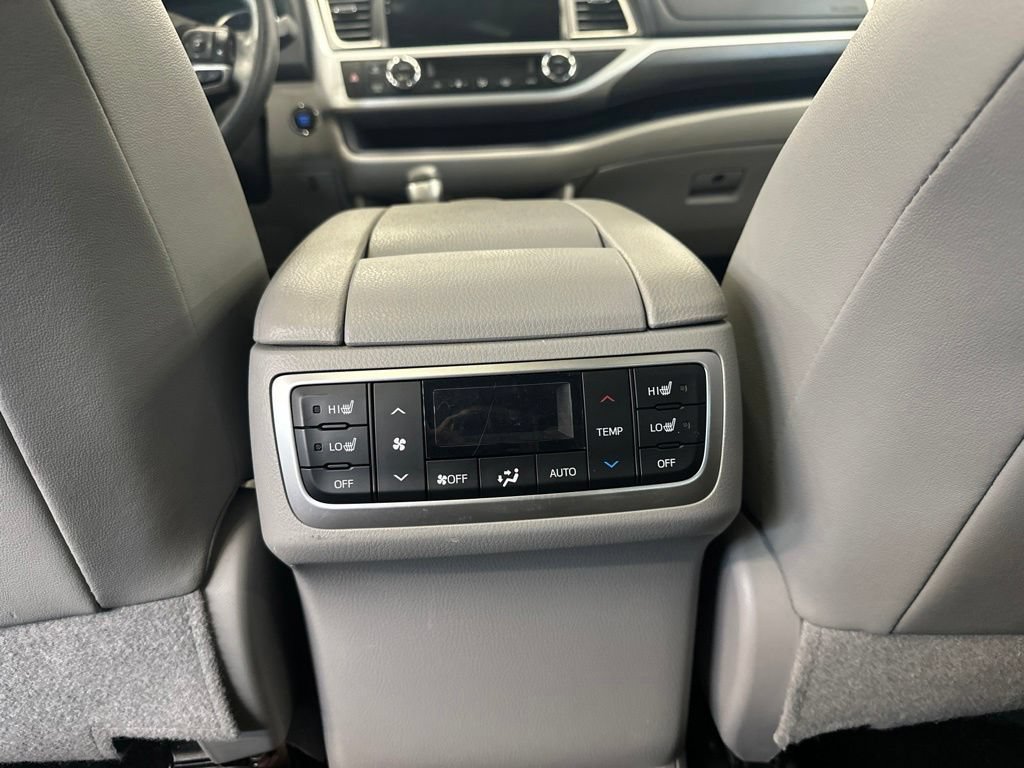 Used 2019 Toyota Highlander Limited Platinum w/ Carpet Mat Package (TMS) AWD/4WD image 30