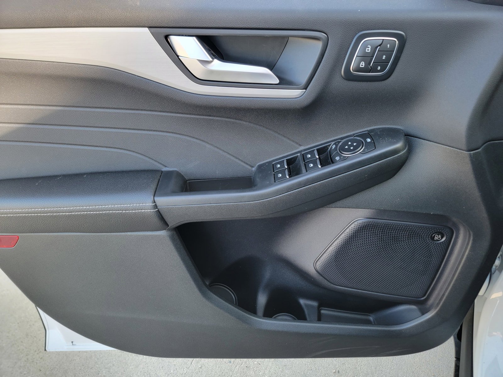 New 2024 Ford Escape SE w/ PHEV Premium Package image 8