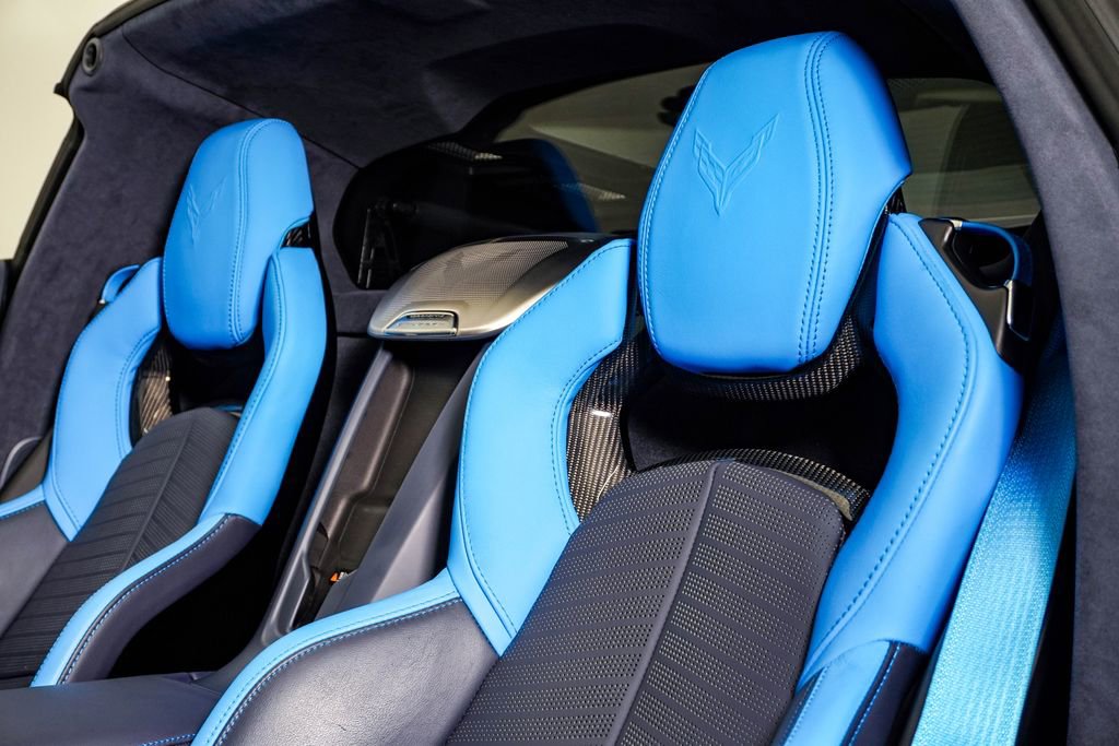 Used 2025 Chevrolet Corvette Stingray Premium Cpe w/ Z51 Performance Package RWD image 19
