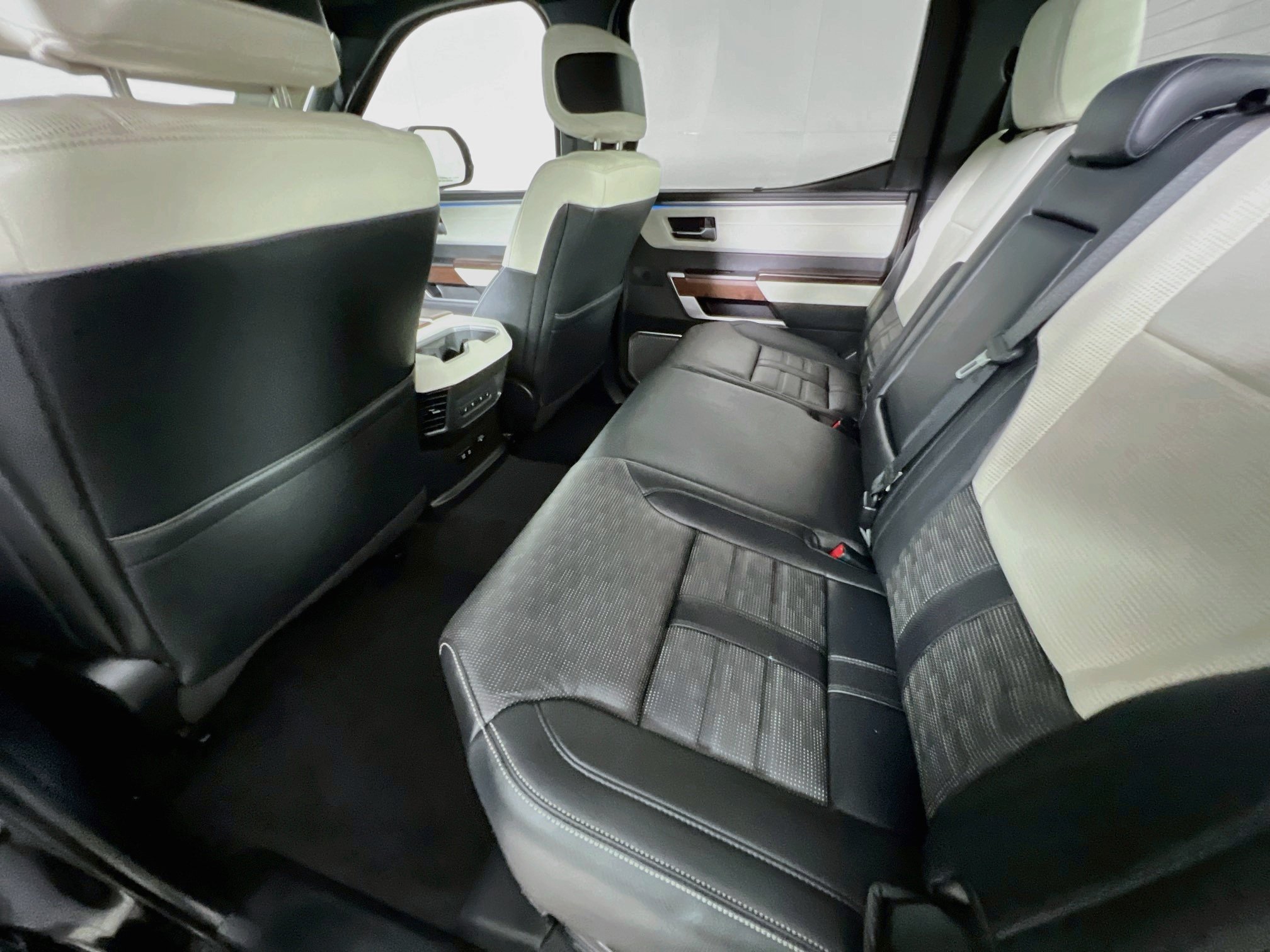 Used 2024 Toyota Tundra Capstone AWD/4WD image 28
