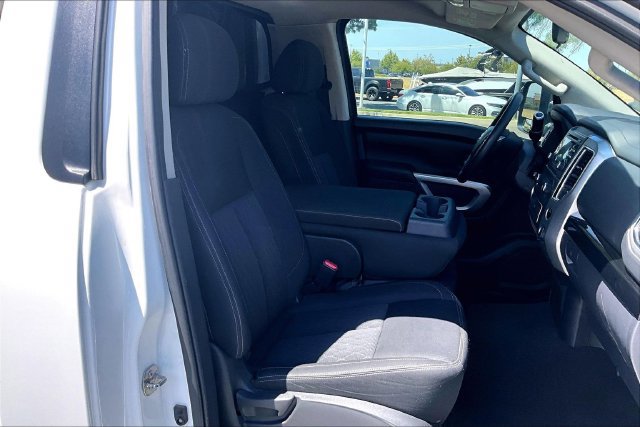 Used 2017 Nissan Titan SV RWD image 7
