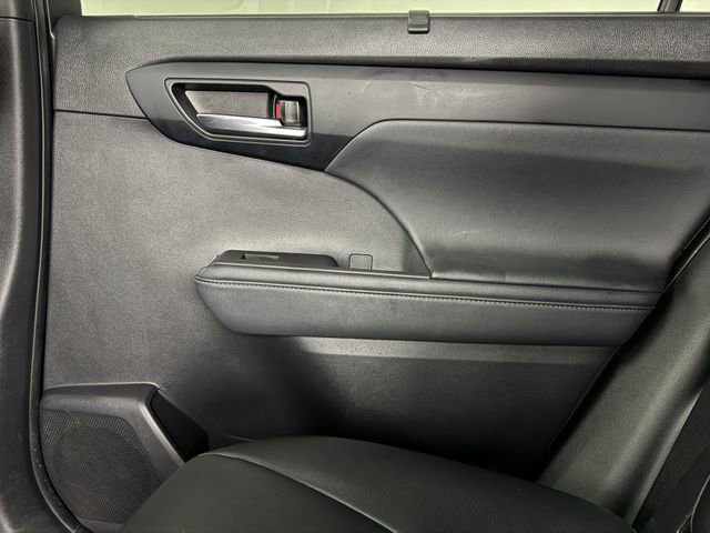 Used 2021 Toyota Highlander XSE FWD image 31