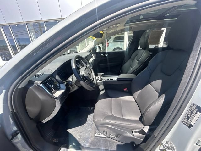 Certified 2025 Volvo XC60 B5 Plus AWD/4WD image 19