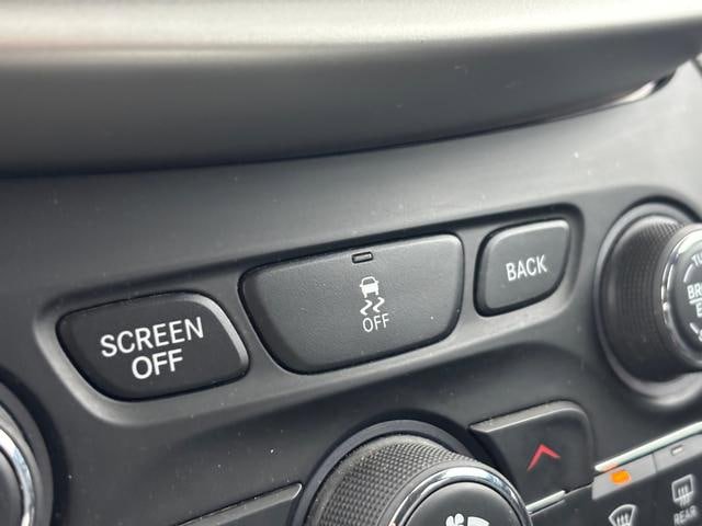 Used 2018 Jeep Cherokee Latitude Plus w/ Cold Weather Group image 22