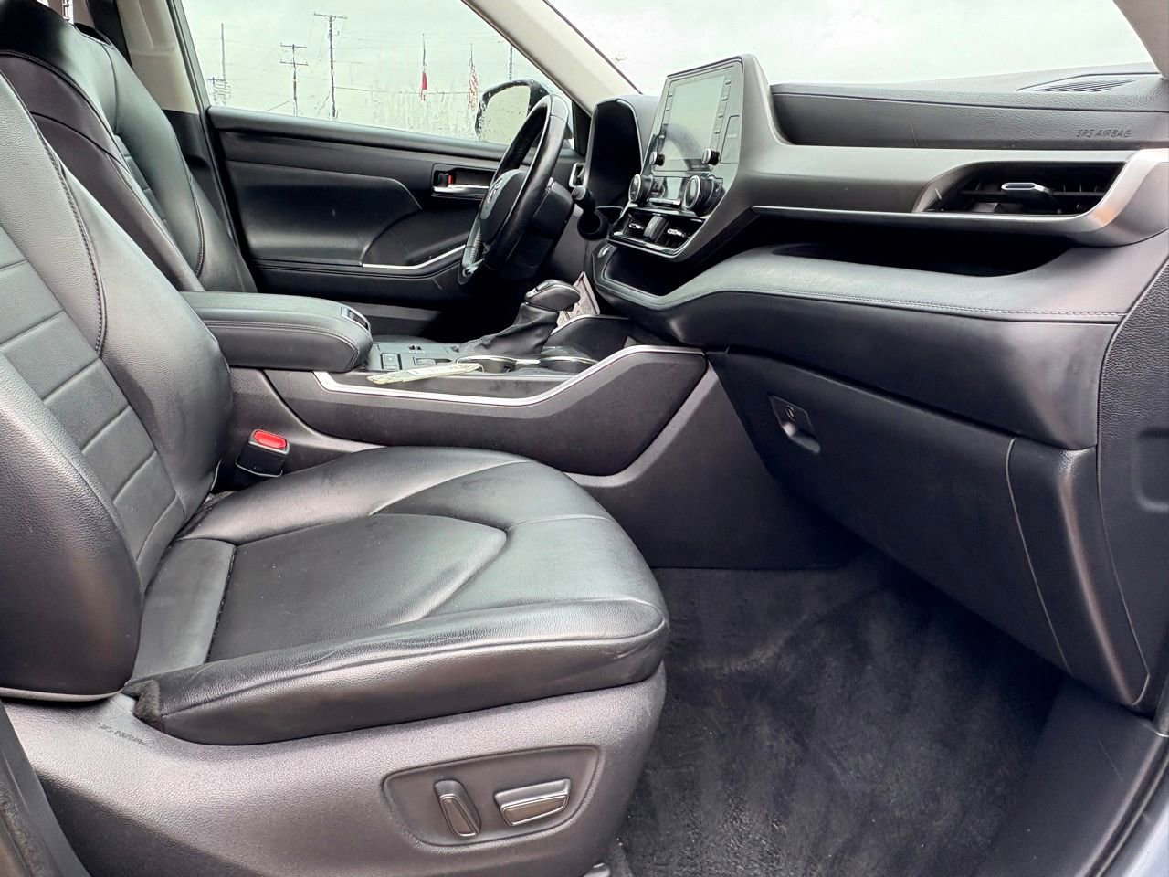 Used 2021 Toyota Highlander XLE FWD image 37