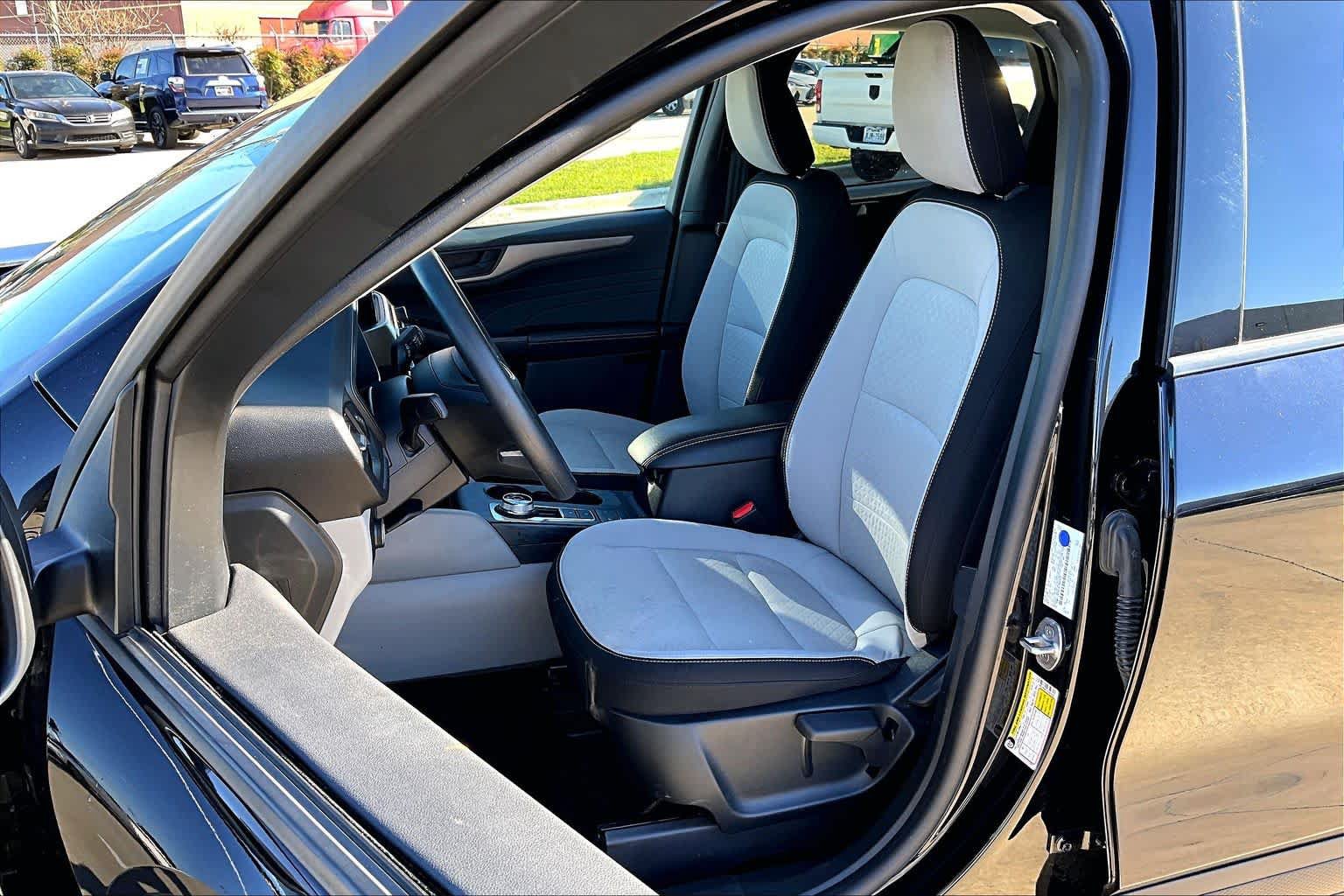 Used 2025 Ford Escape Active AWD/4WD image 15