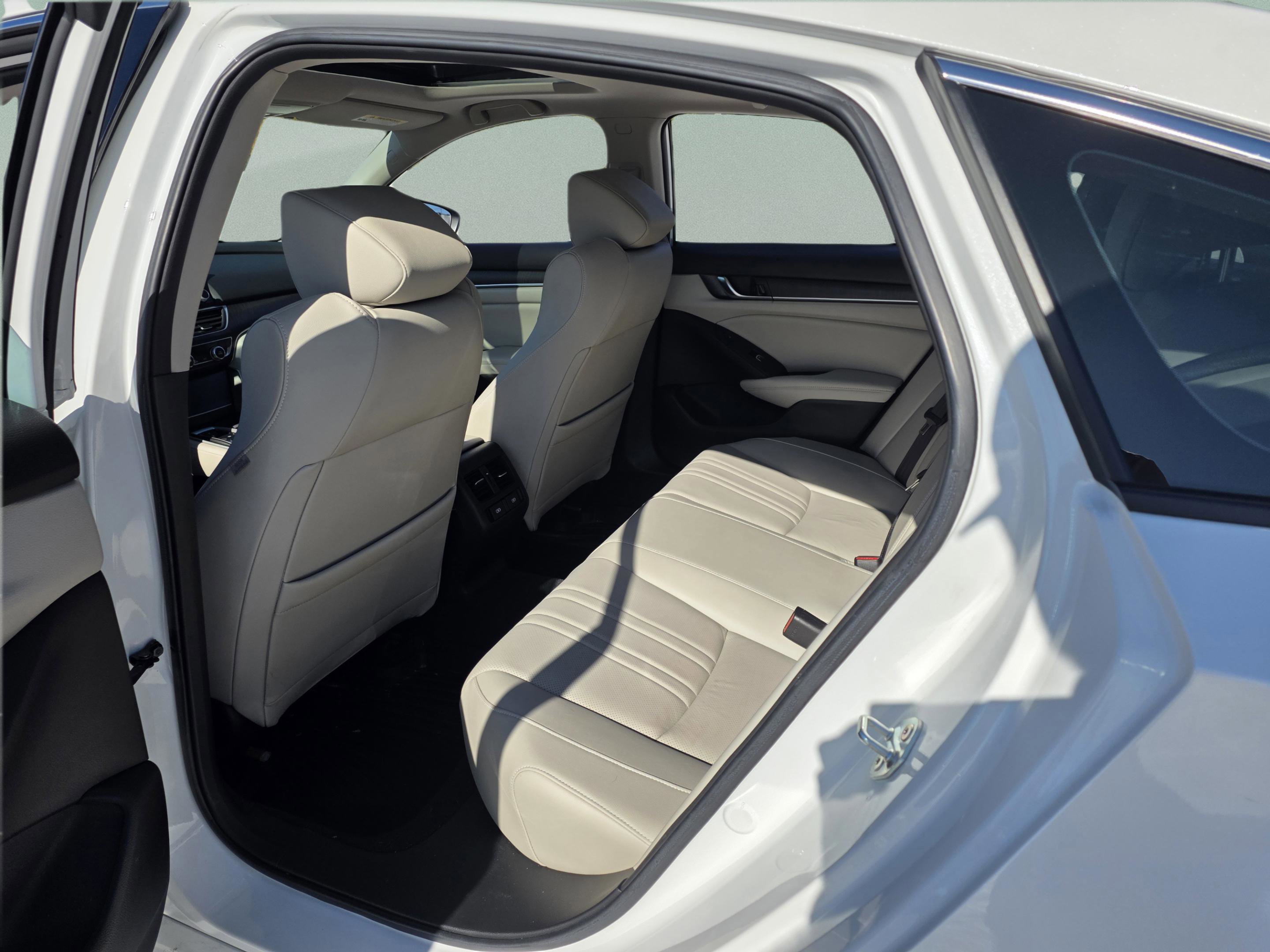 Used 2022 Honda Accord Touring image 18