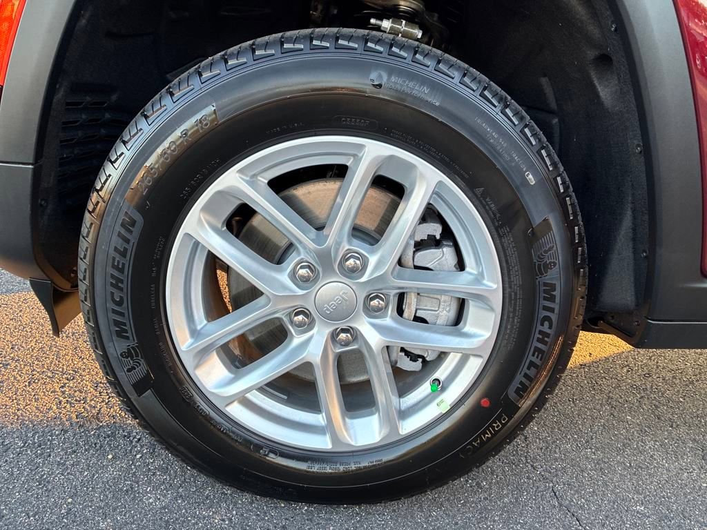 New 2025 Jeep Grand Cherokee L Laredo w/ Luxury Tech Group I image 27