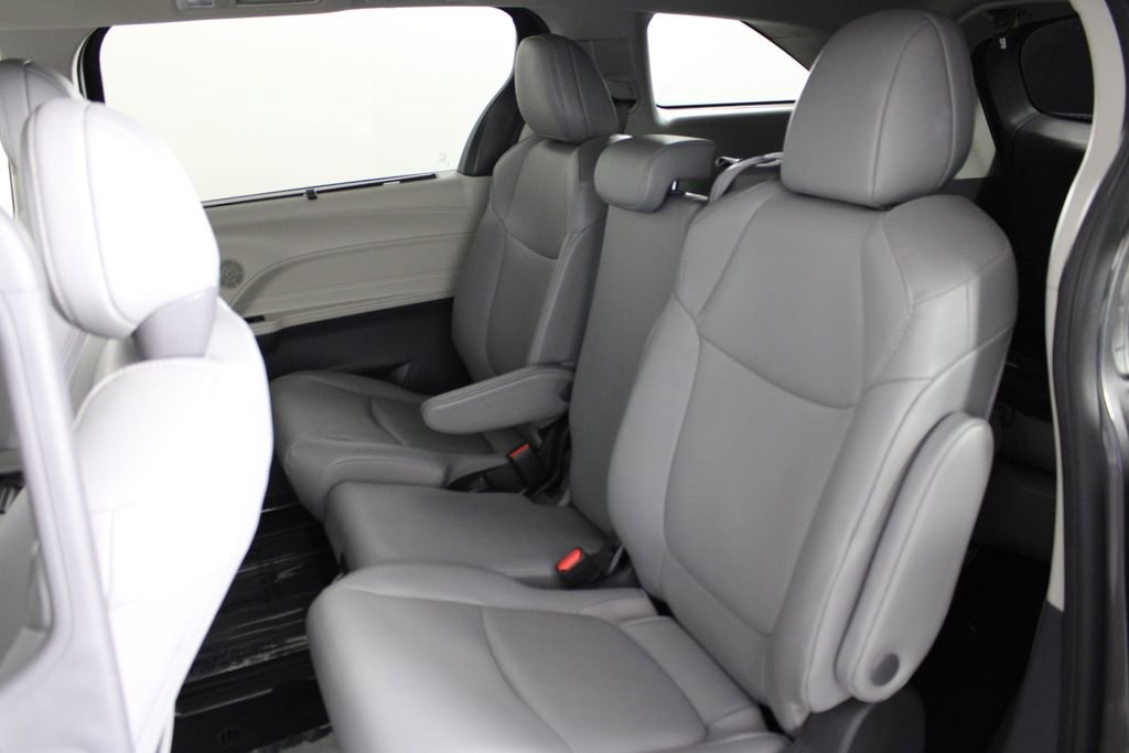 Used 2024 Toyota Sienna XLE image 22