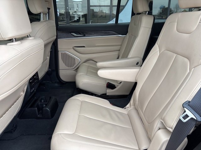 Used 2022 Jeep Grand Cherokee L Limited image 11