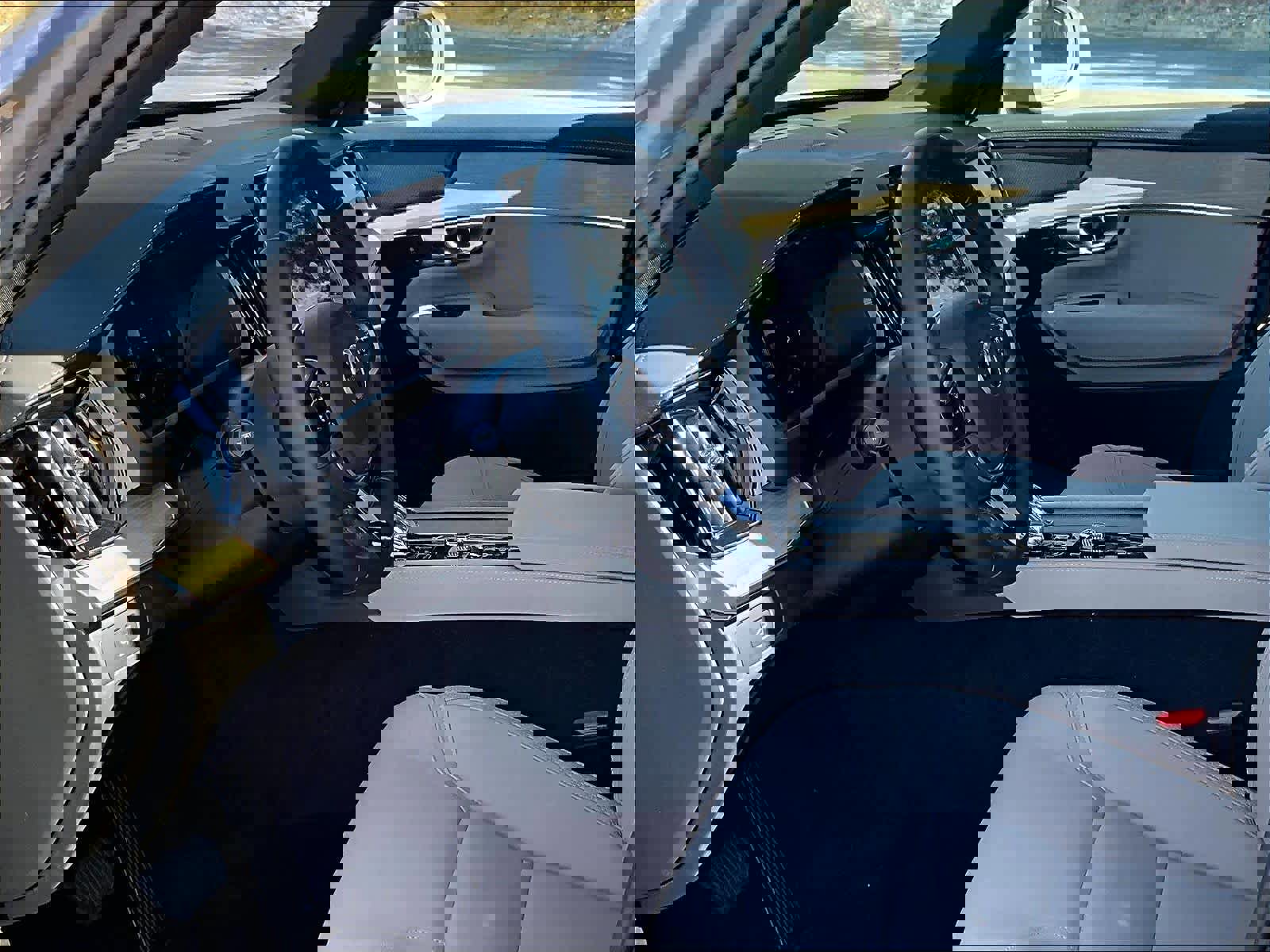 Used 2026 Volvo XC90 B6 Plus w/ Protection Package Premier image 17