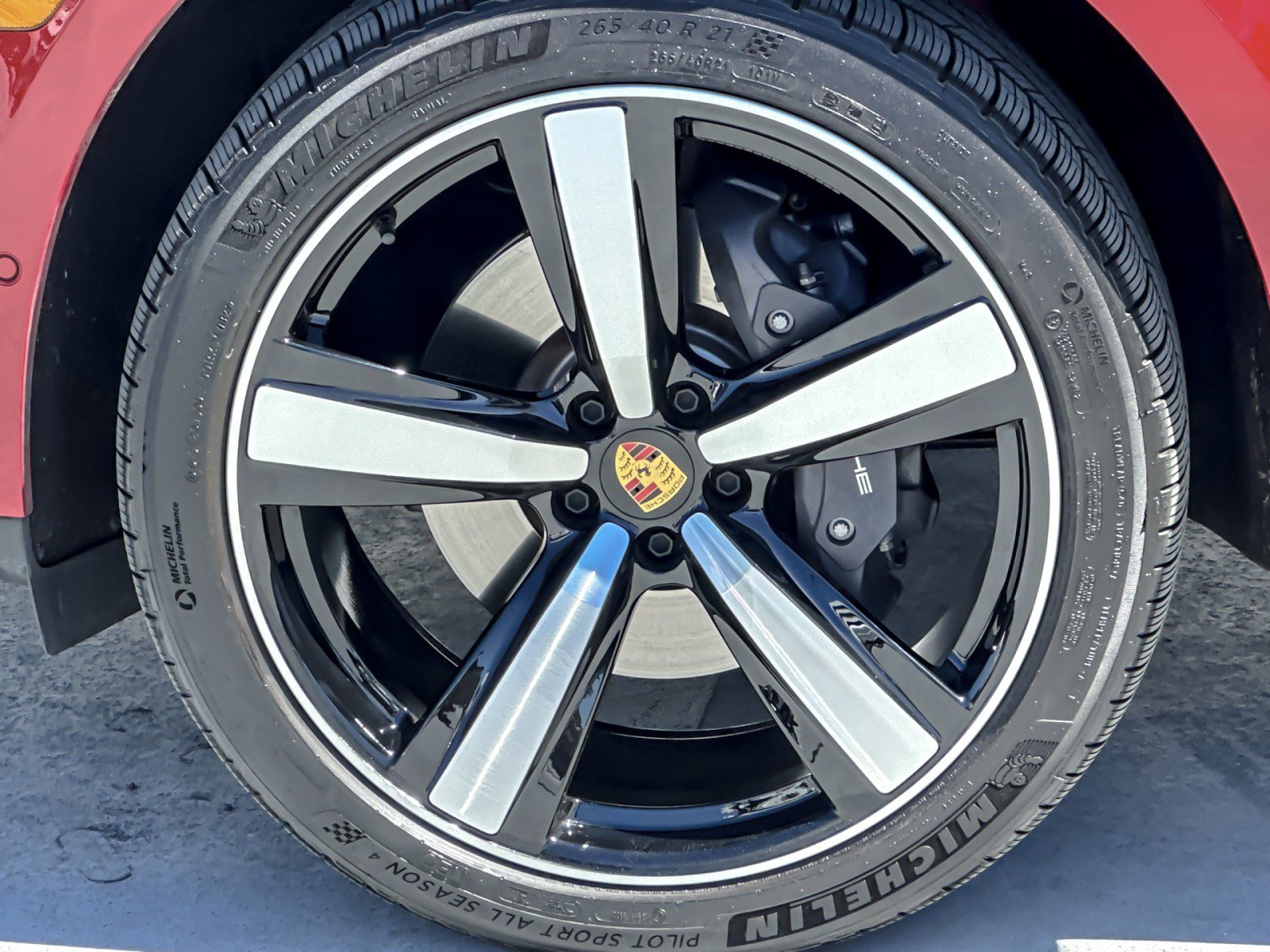 Certified 2025 Porsche Macan image 26