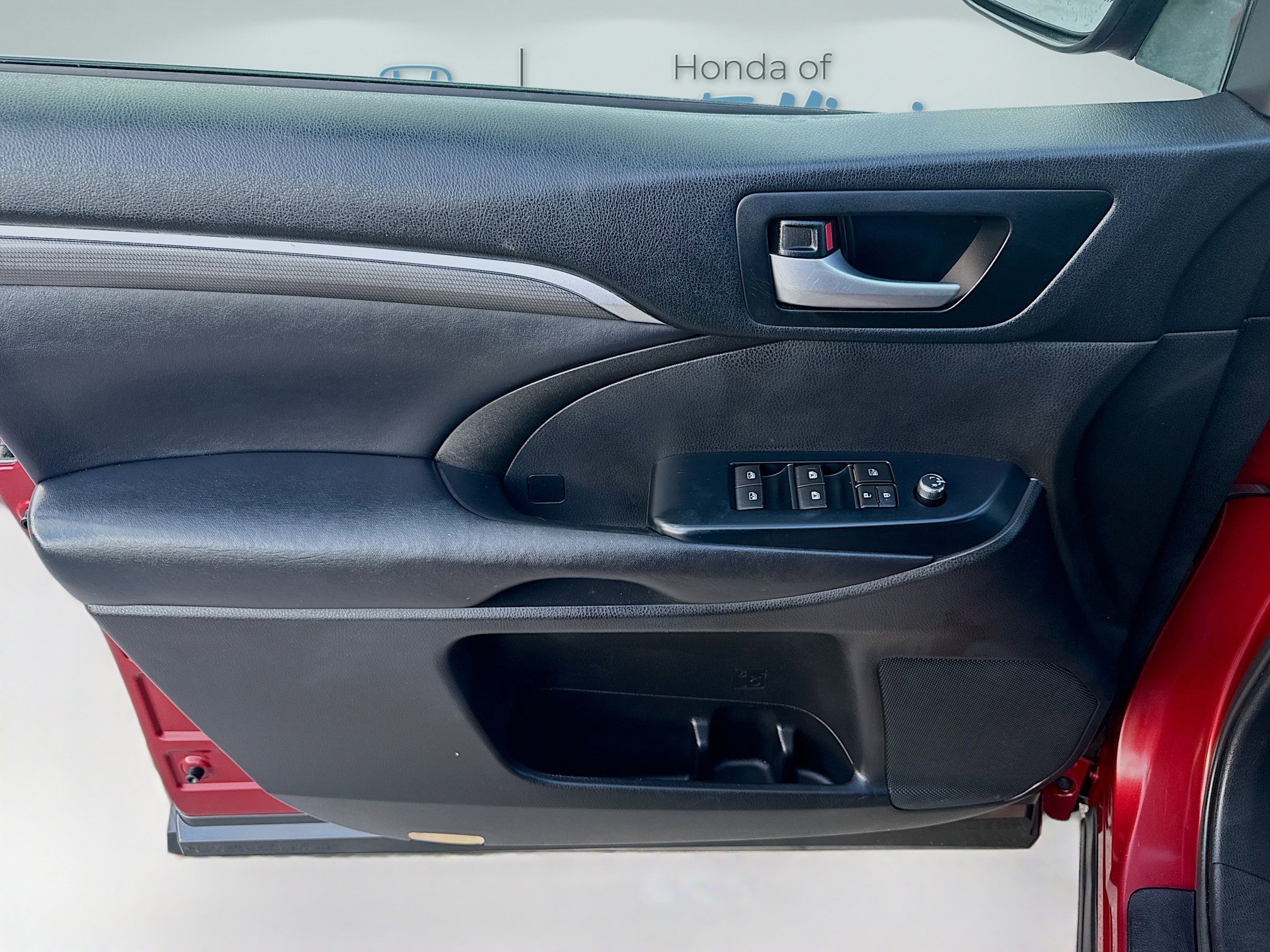 Used 2018 Toyota Highlander SE image 21