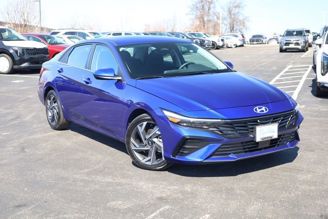 Used 2024 Hyundai Elantra SEL w/ Convenience Package image 2