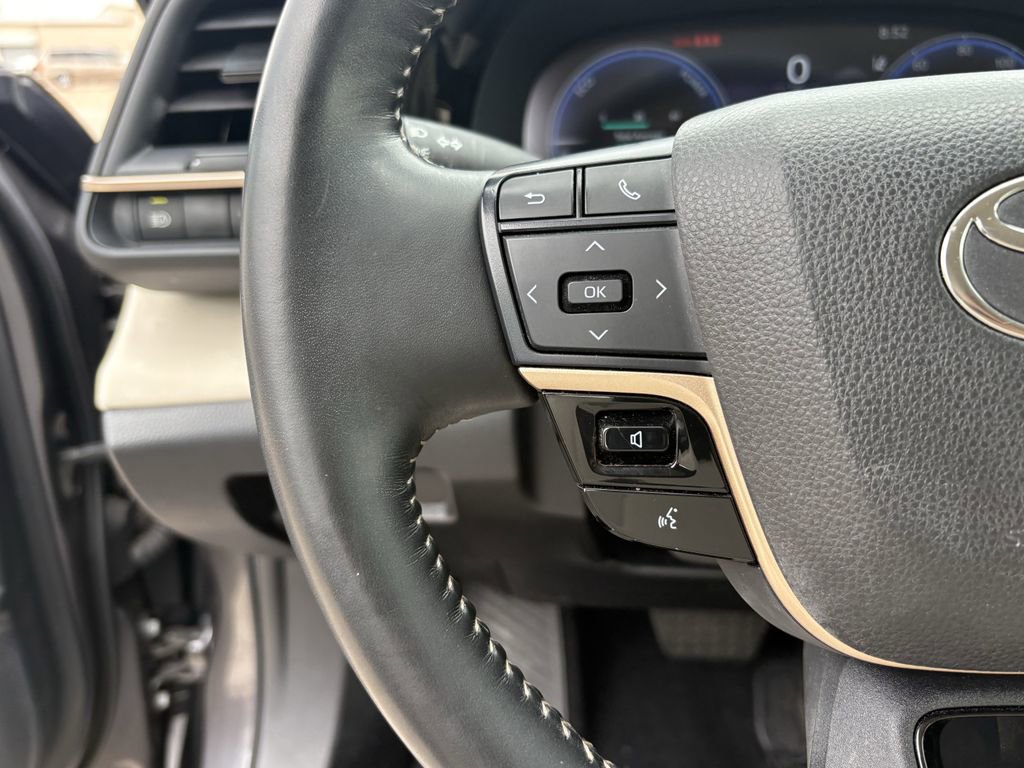 Used 2024 Toyota Crown Limited image 16