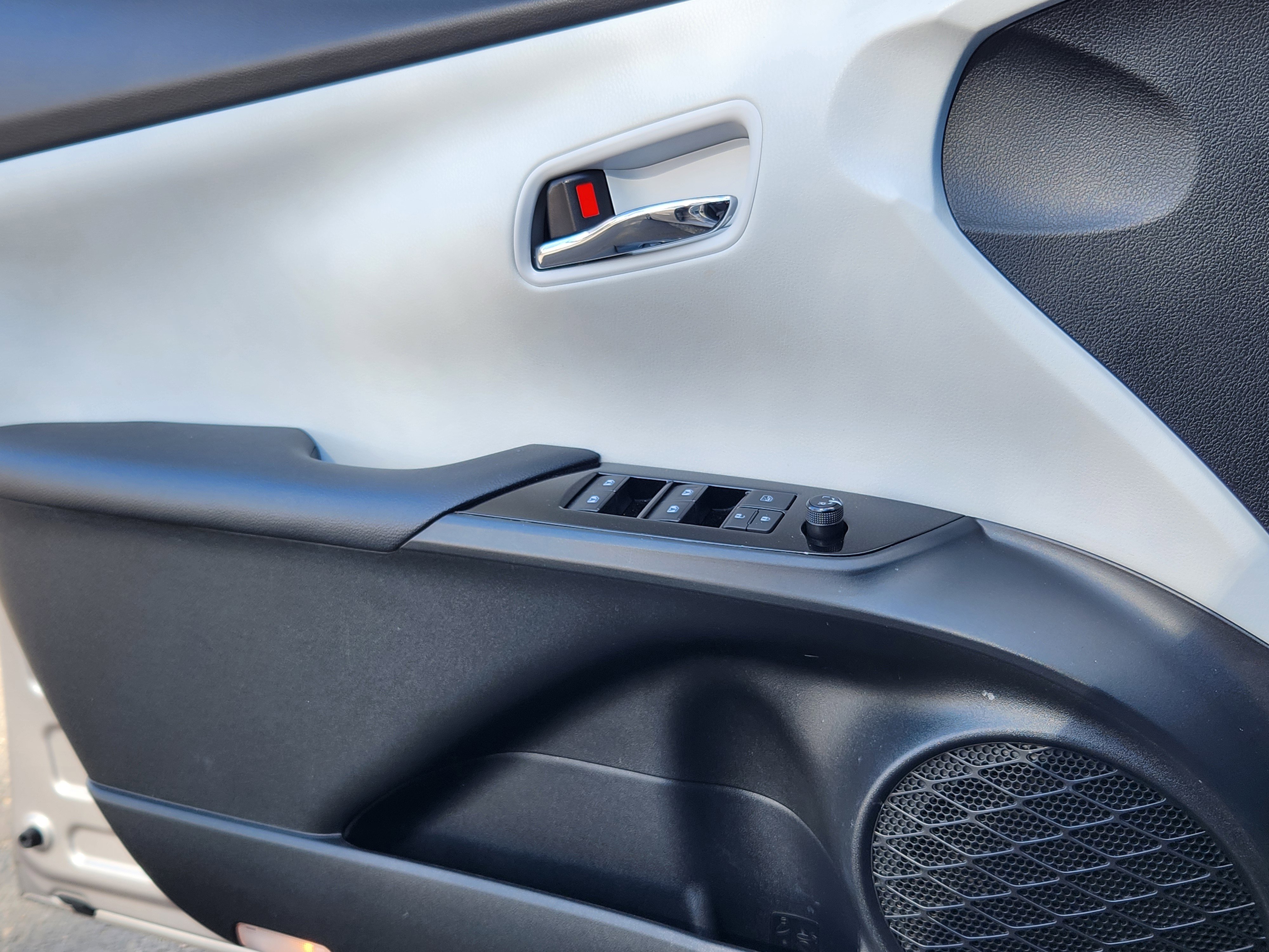 Used 2018 Toyota Prius Prime Premium image 12