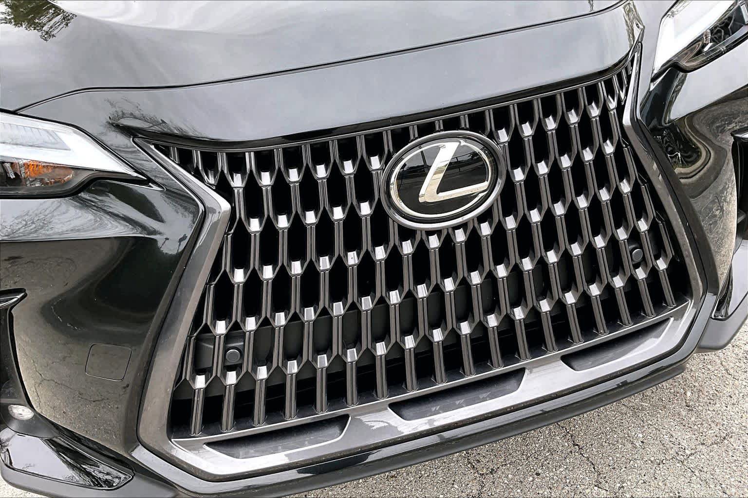 Used 2025 Lexus NX 250 FWD w/ Towing Package (2000 Lbs) image 30