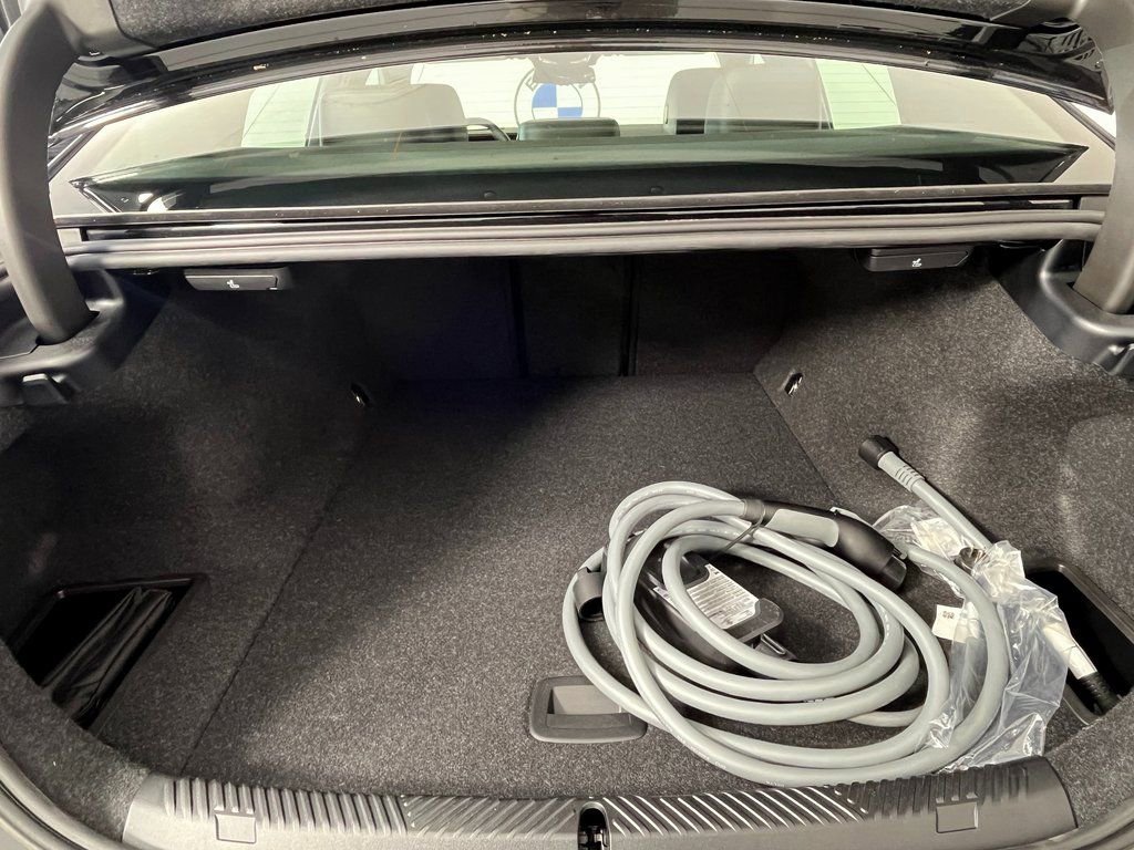 Used 2025 BMW i5 xDrive40 w/ Premium Package image 14